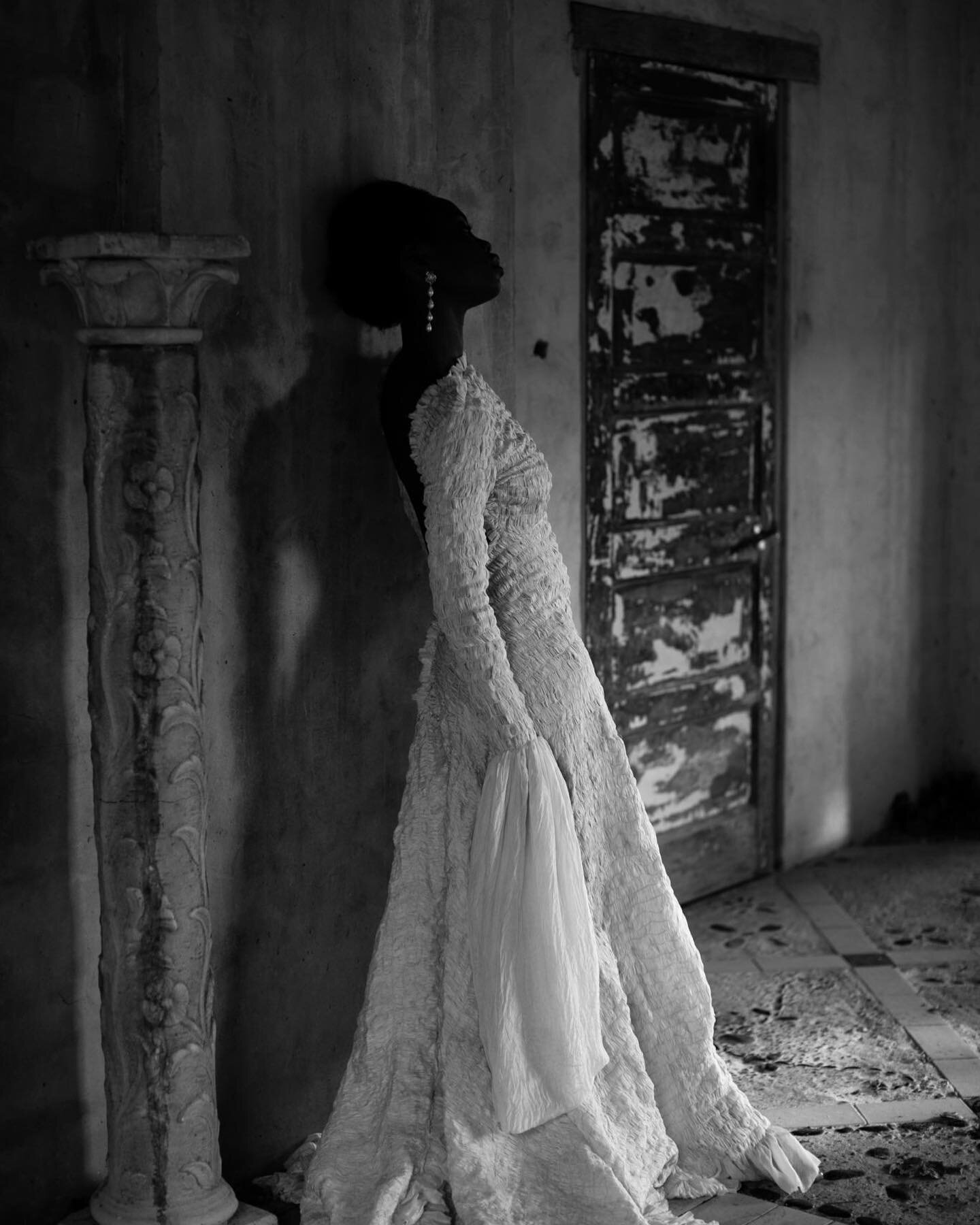 Live on @the_lane 
A dreamland of European inspired detail, timeworn textures and whimsical, moody blooms...
What an honour it was to bring this beautiful vision to life with the talents of so many wonderful creatives. I am in awe of you all.
Photogr